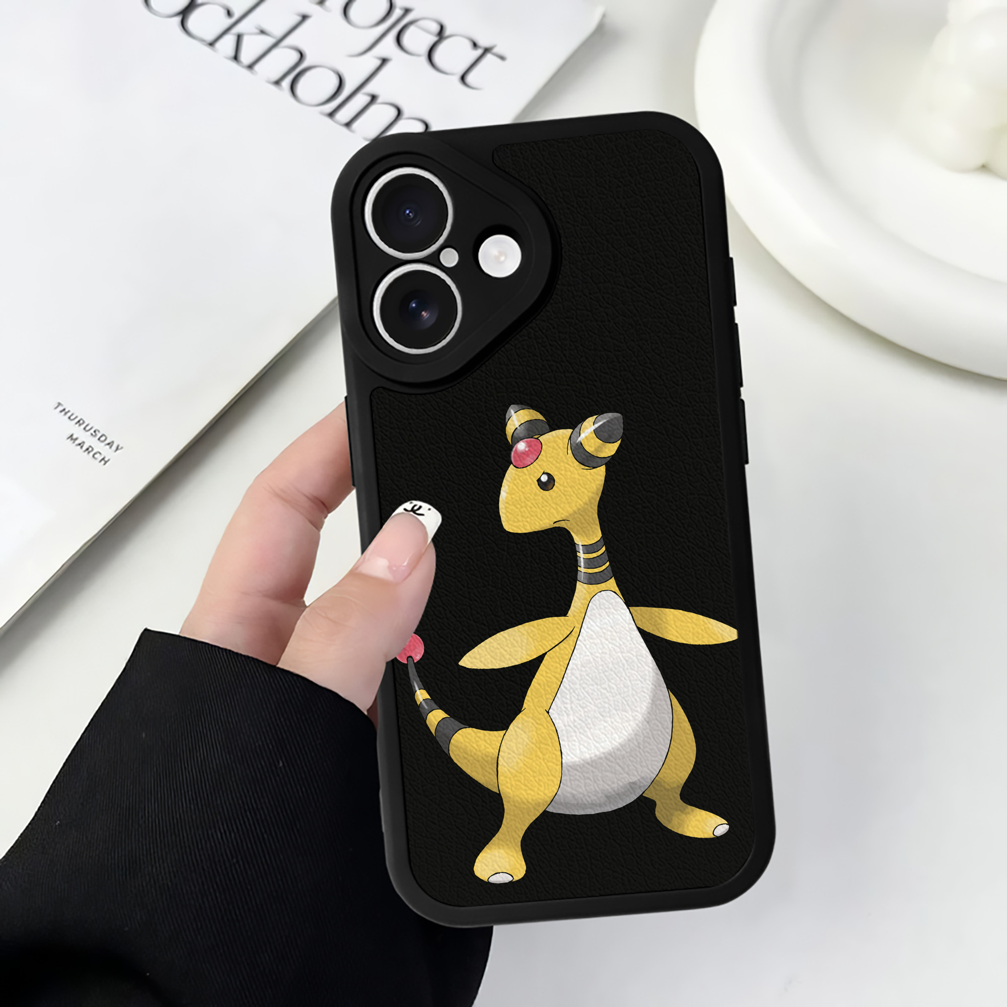 （画像用） ポケットモンスター Pokémon 【iPhone 16シリーズ対応】シリコンスマホケース（レザー調） 材質：シリコン